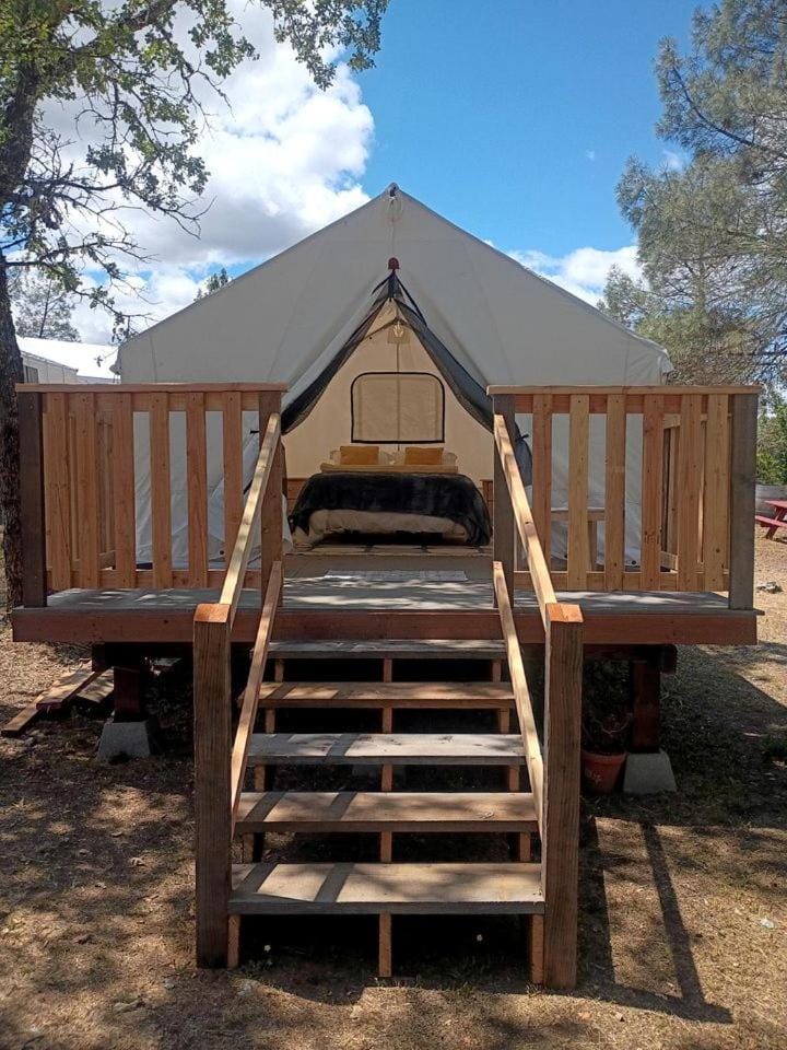 Off-Grid Glamping Tent with Rustic Firepit in Geyserville, California House in Sonoma County
