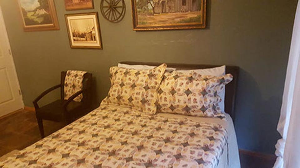 Charming Vacation Rental at Eclectic Property near Lake Palestine in Canton, Texas House in Canton