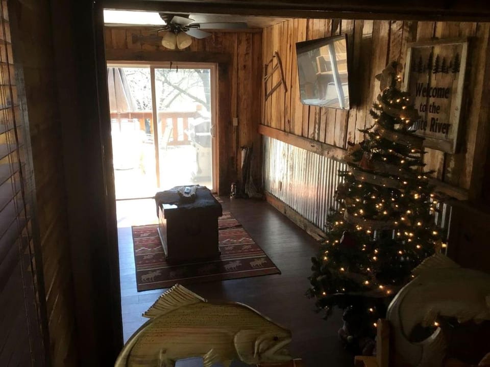 Gorgeous Rustic Log Cabin Rental with Fire Pit in Cotter, Arkansas Cabin in Cotter