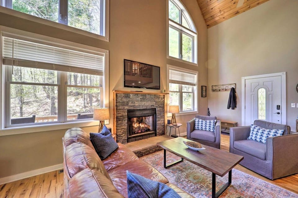 Spacious Camp Rock Cabin Perfect for Families with Hot Tub & Fire Pit in Boone, North Carolina Cabin in Boone