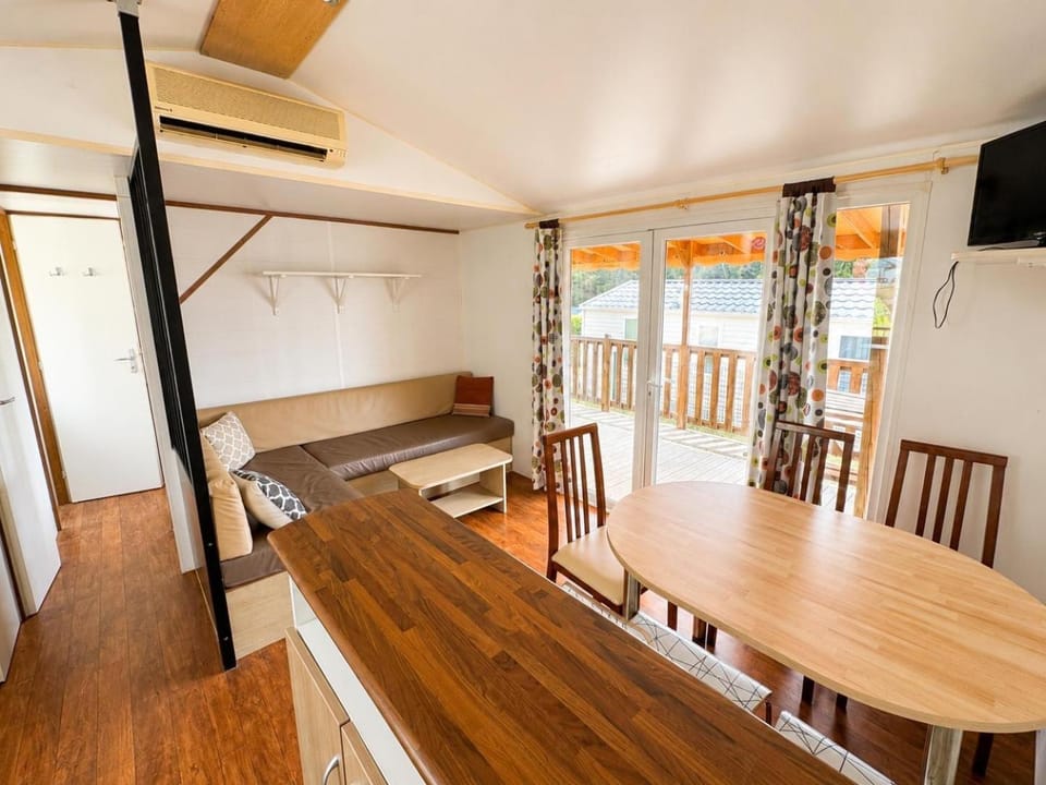 Mobil-home, Grand, confort, climatisation, deux chambres, deux salle de bain Campground/ 
RV Resort in Centre-Val de Loire