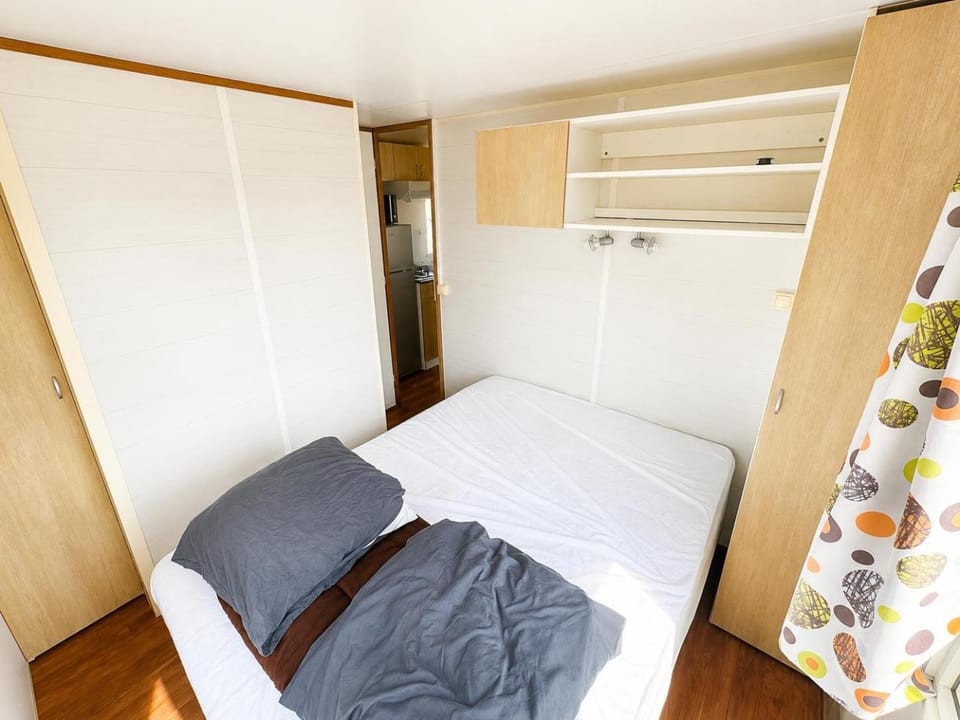 Mobil-home, Grand, confort, climatisation, deux chambres, deux salle de bain Campground/ 
RV Resort in Centre-Val de Loire