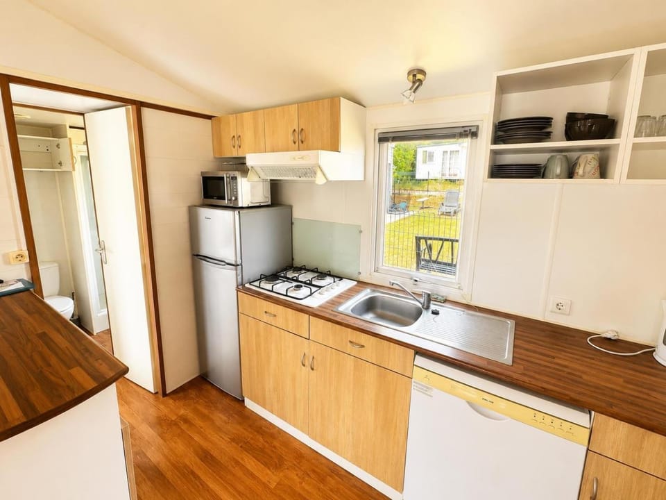 Mobil-home, Grand, confort, climatisation, deux chambres, deux salle de bain Campground/ 
RV Resort in Centre-Val de Loire