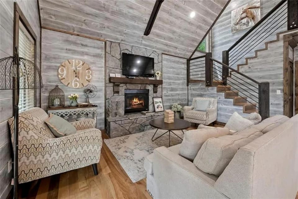 Secluded Cabin Perfect for Couples & Families with Hot Tub & Stone Fireplace in Broken Bow, Oklahoma Cabin in Broken Bow