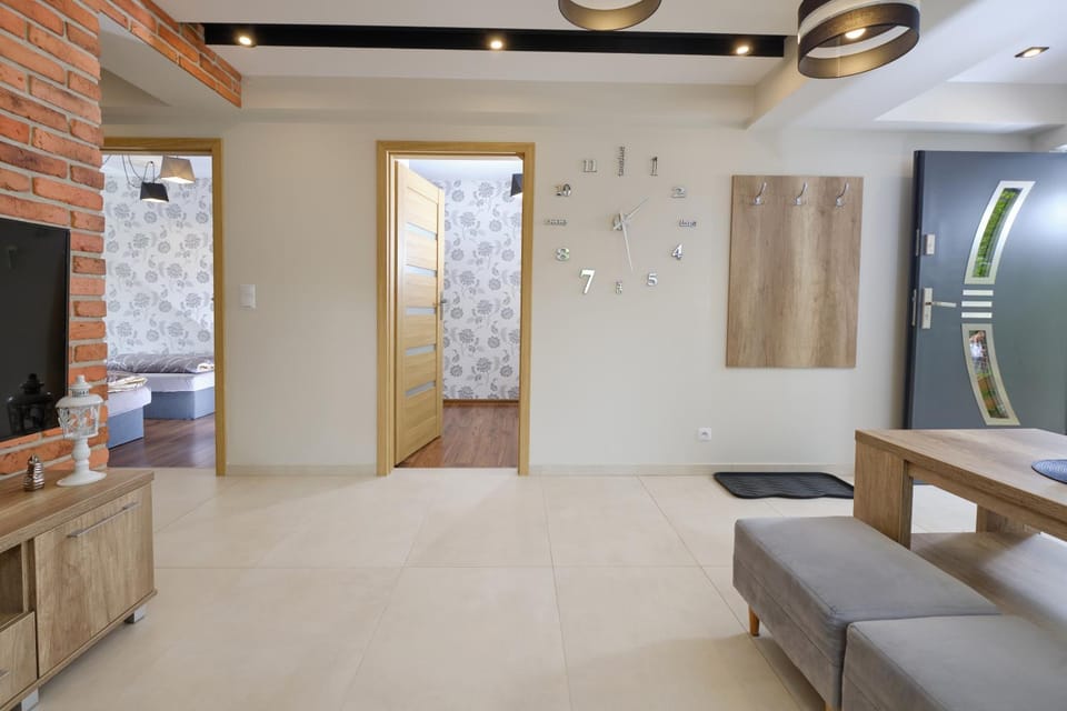 TV and multimedia, Living room, Seating area, Evening entertainment