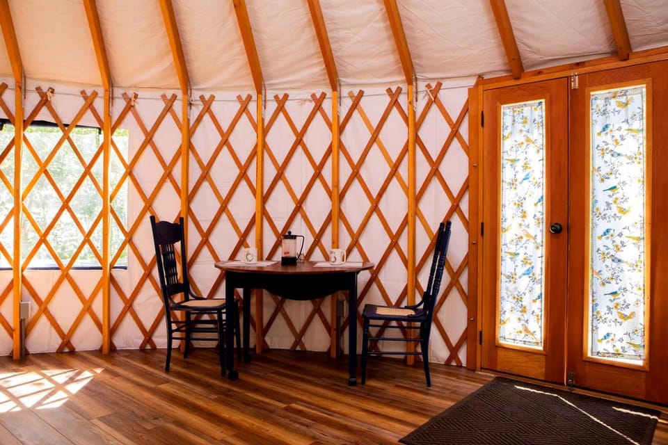 Bluebird yurt House in Stockton-Springs