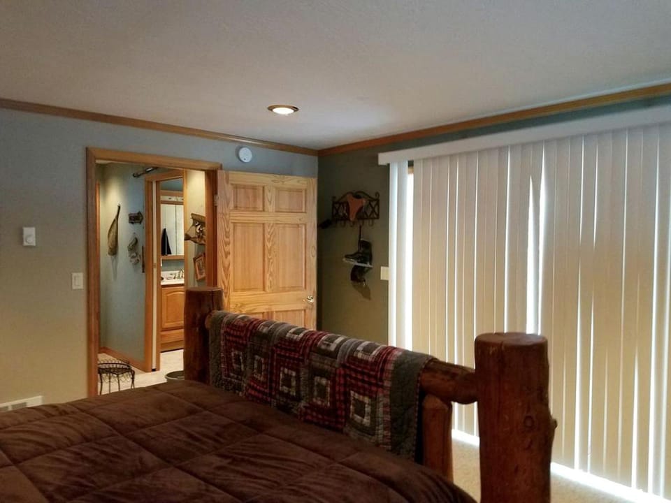 Gorgeous Cabin Rental on 10 Acres in Coeur D'Alene Mountains, Idaho Cabin in Idaho