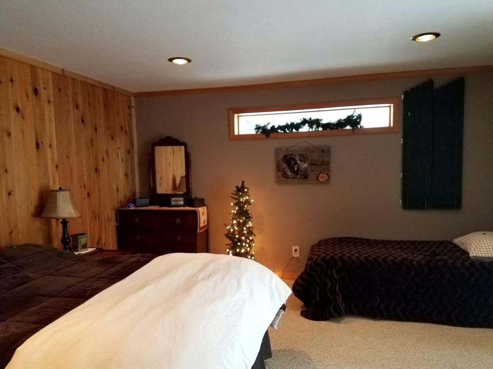 Gorgeous Cabin Rental on 10 Acres in Coeur D'Alene Mountains, Idaho Cabin in Idaho