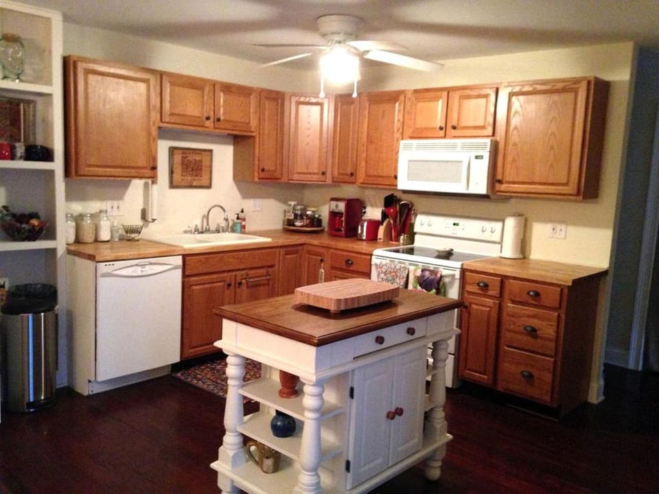 Private Cottage Rental in the Blue Ridge Mountains of Massies Mill, Virginia House in Massies Mill