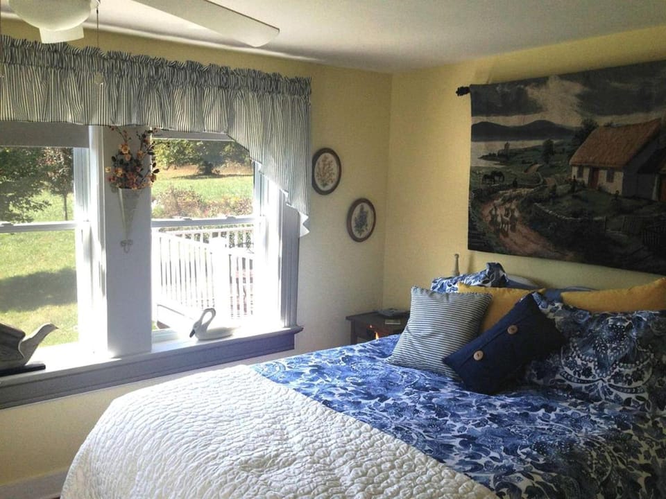 Private Cottage Rental in the Blue Ridge Mountains of Massies Mill, Virginia House in Massies Mill
