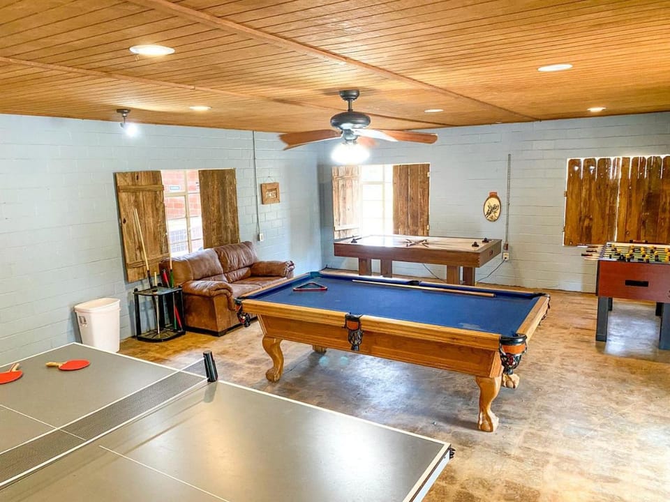 Luxurious Tree House Cabins Perfect for a Geronimo Creek Retreat Cabin in Seguin