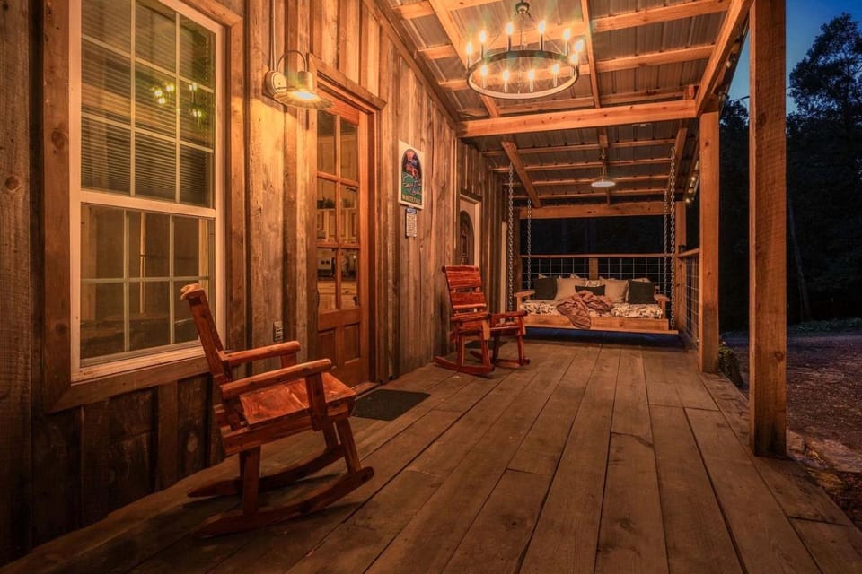 Cabin Retreat with Fire Pit & Scenic Ridge Views in Caddo Gap, Arkansas Cabin in Caddo Gap