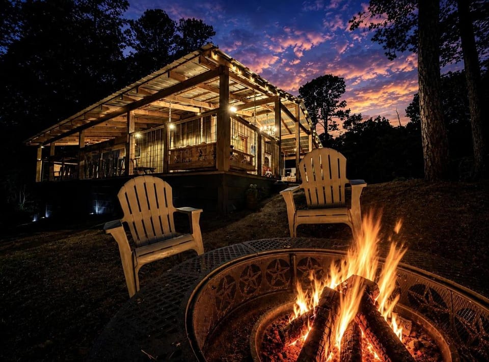 Cabin Retreat with Fire Pit & Scenic Ridge Views in Caddo Gap, Arkansas Cabin in Caddo Gap