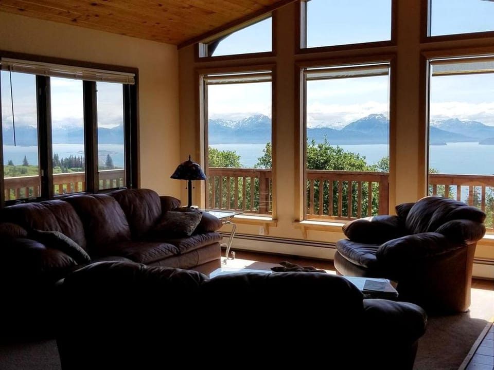 Gorgeous View from Comfortable Lodge Overlooking Kachemak Bay in Alaska House in Homer