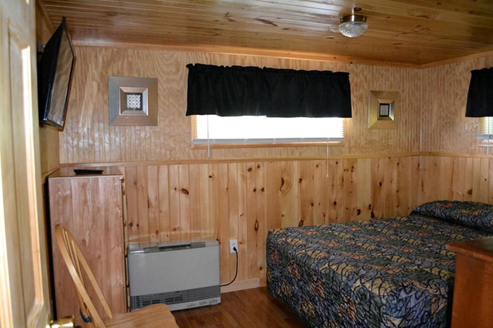 Comfortable Group Camping Rental with Weber Gas Grill in Lake Region of New Hampshire House in Laconia