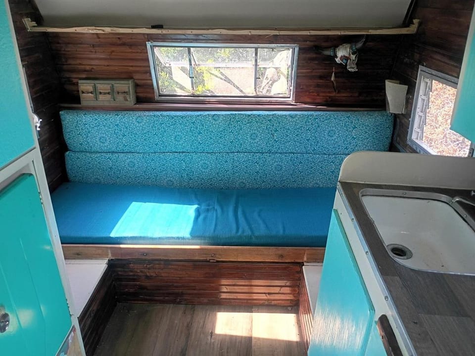 Vintage Shasta Camper with Relaxing Fire Pit Escape on Geyserville, California House in Sonoma County