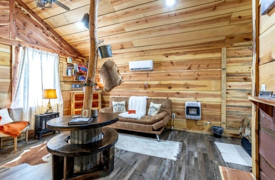 Creekside Cabin Retreat with Hot Tub & Fire Pit in Caddo Gap, Arkansas Cabin in Caddo Gap