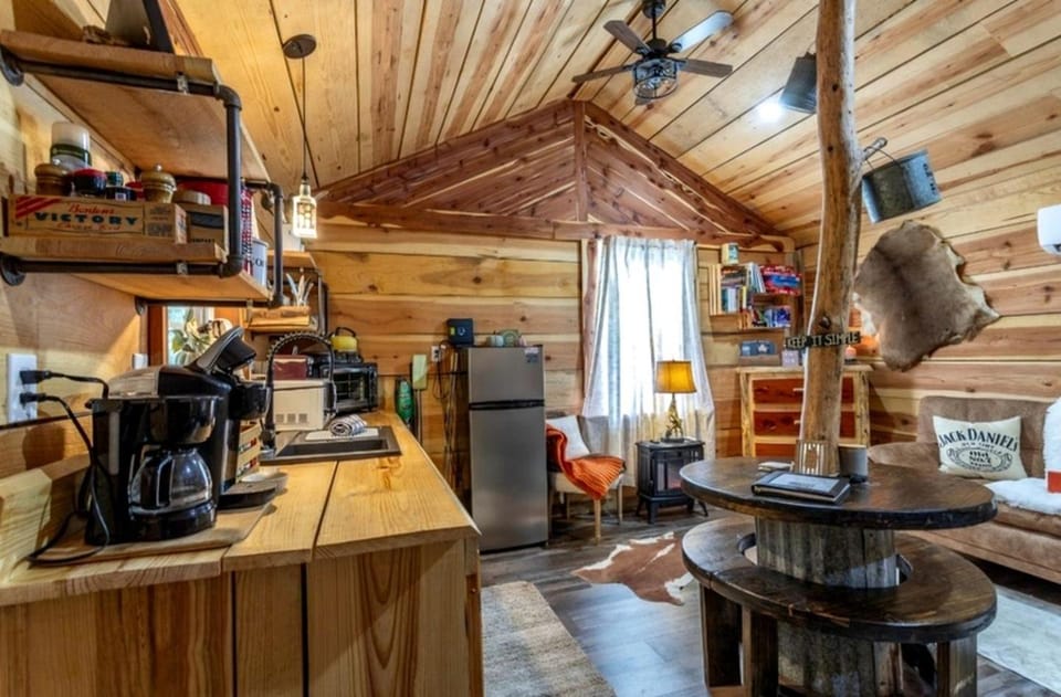 Creekside Cabin Retreat with Hot Tub & Fire Pit in Caddo Gap, Arkansas Cabin in Caddo Gap