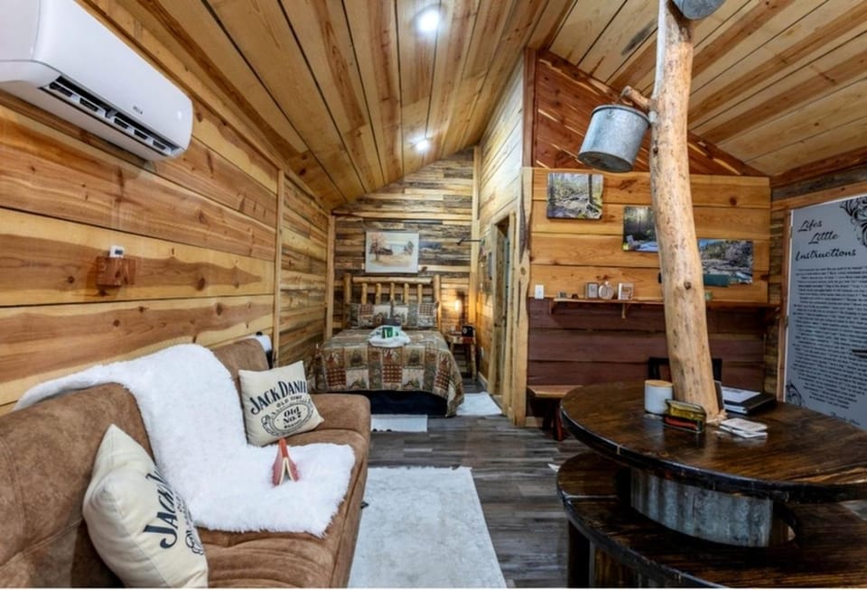 Creekside Cabin Retreat with Hot Tub & Fire Pit in Caddo Gap, Arkansas Cabin in Caddo Gap