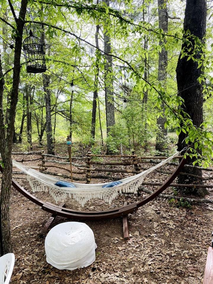 Cozy Vintage Camper with Fire Pit & Outdoor Deck in Hopkins, South Carolina House in Hopkins