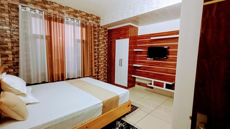 Communal lounge/ TV room, Bed, TV and multimedia, Photo of the whole room, Evening entertainment, Bedroom
