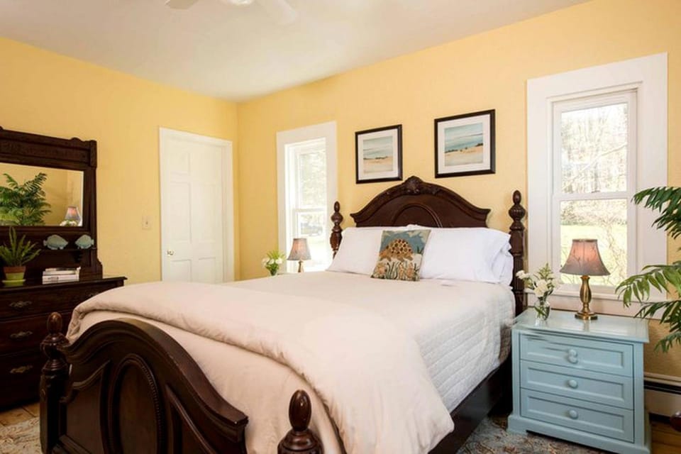 Elegant Vacation Rental on Lake Winnisquam House in Lake Winnisquam