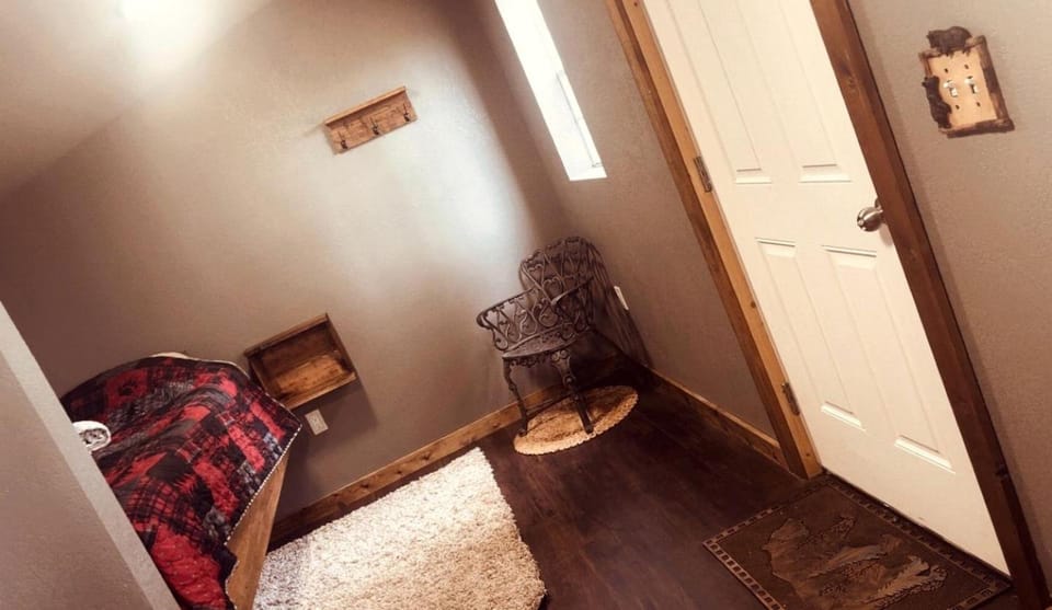 Scenic Sleeper Cabin Retreat with Group-Friendly Amenities Near Clearwater River, Orofino, Idaho Cabin in Nez Perce
