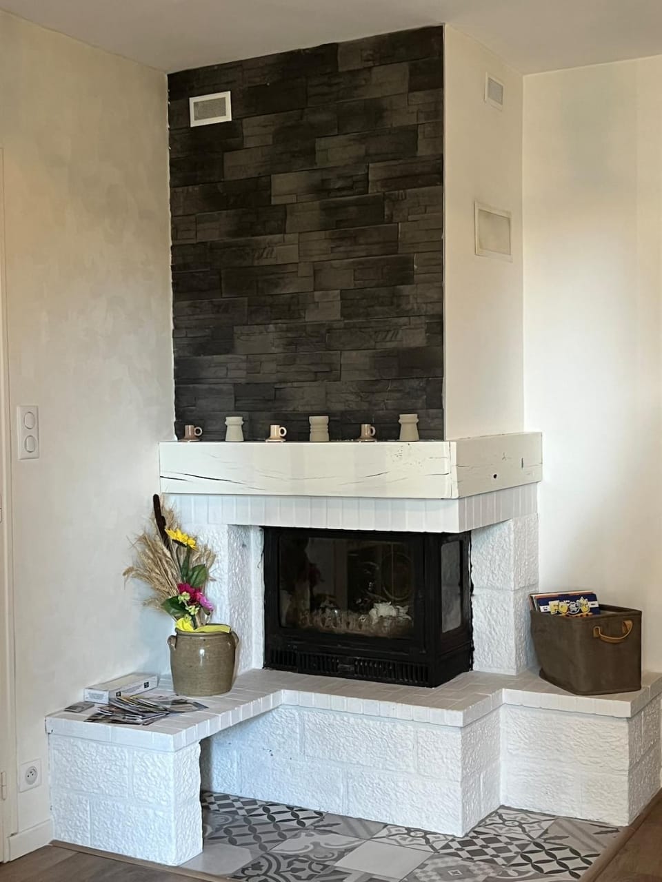 Property building, Living room, fireplace