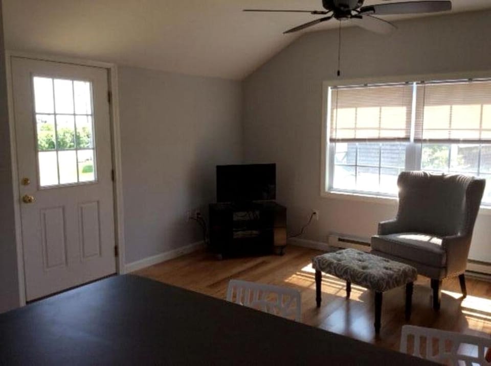 Compact Vacation Rental with Wi-Fi near Sawyers Beach, New Hampshire House in Rye Beach