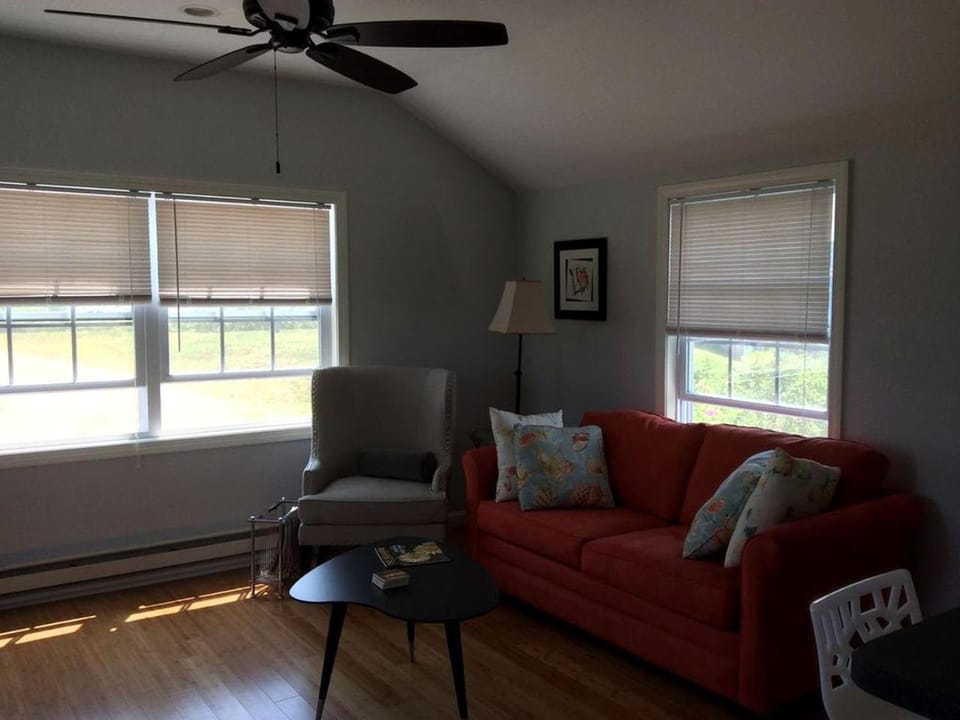 Compact Vacation Rental with Wi-Fi near Sawyers Beach, New Hampshire House in Rye Beach
