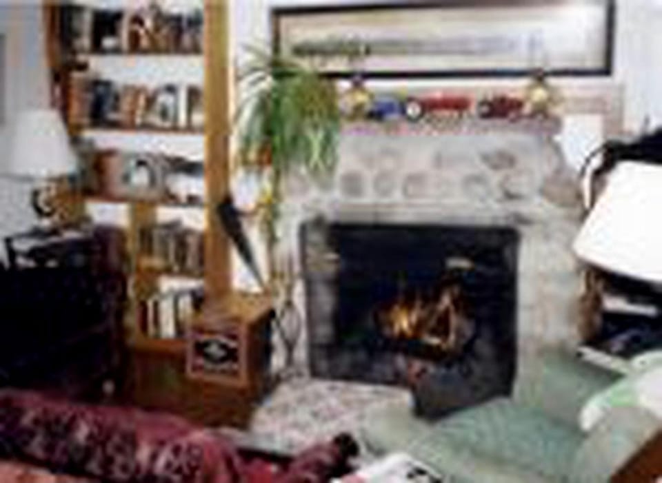 Pet-Friendly Accommodation on a 50-Acre Property near the Lakes Region of Maine House in Brownfield
