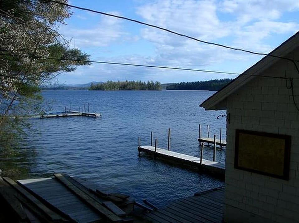 Peaceful Cottage on Lake Winnipesaukee near Gunstock Mountain Resort, New Hampshire House in Center Harbor