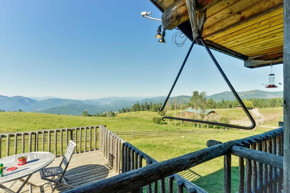 Western-Themed Cabins on Luxury Bull Ranch in Washington State Cabin in Franklin D Roosevelt Lake