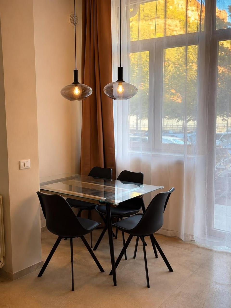 Seating area, Dining area