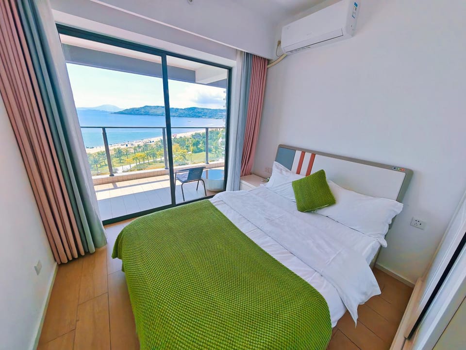 Bed, Natural landscape, View (from property/room), Balcony/Terrace, Photo of the whole room, Bedroom, Sea view