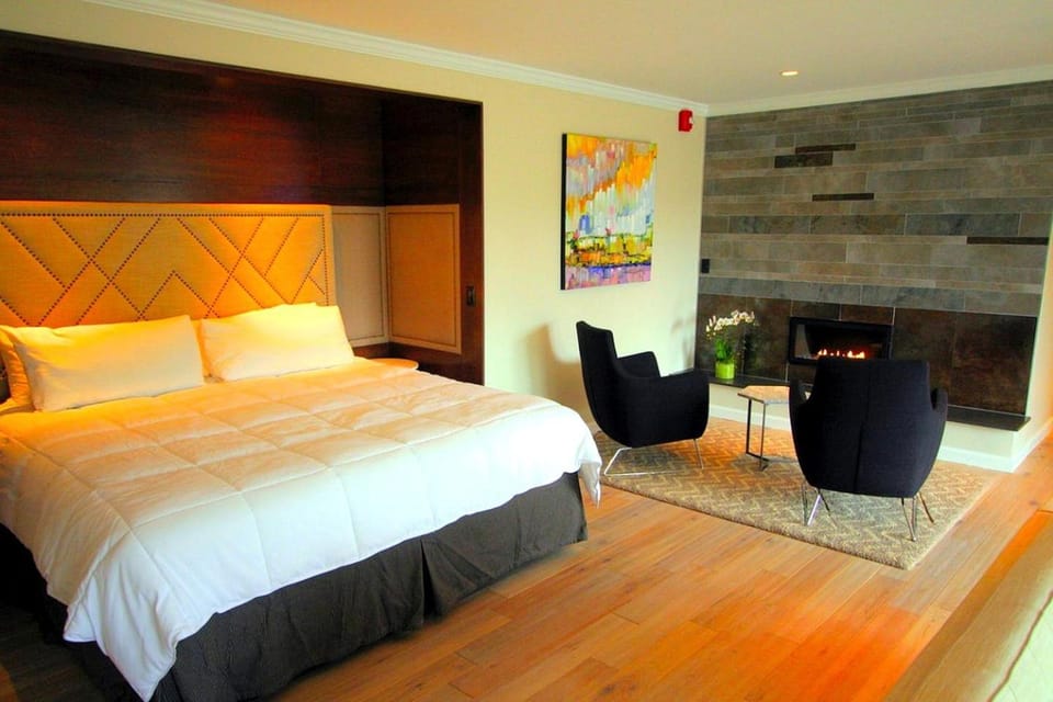 Stunning Luxury Suite for a Romantic Getaway near the Mohawk State Forest, Connecticut House in Lakeville