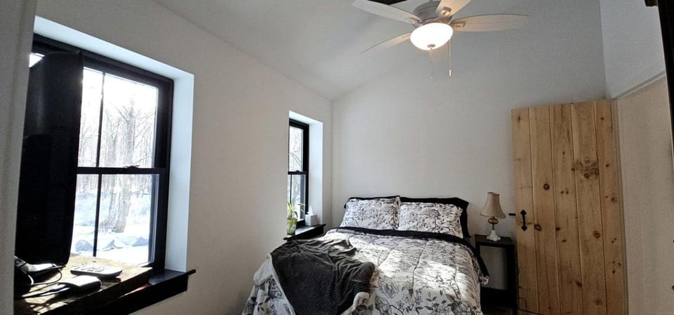 Enchanting Cottage Haven near Long Island Sound in Connecticut House in Clinton