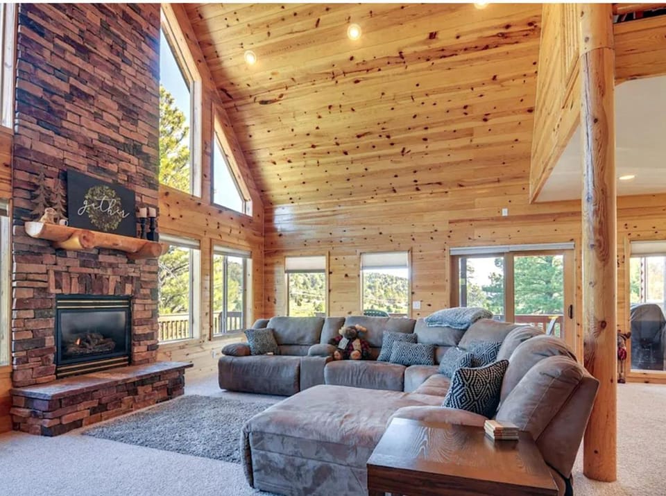 Spacious Pet-Friendly Cabin Retreat Near Bryce Canyon, Utah Cabin in Duck Creek Village