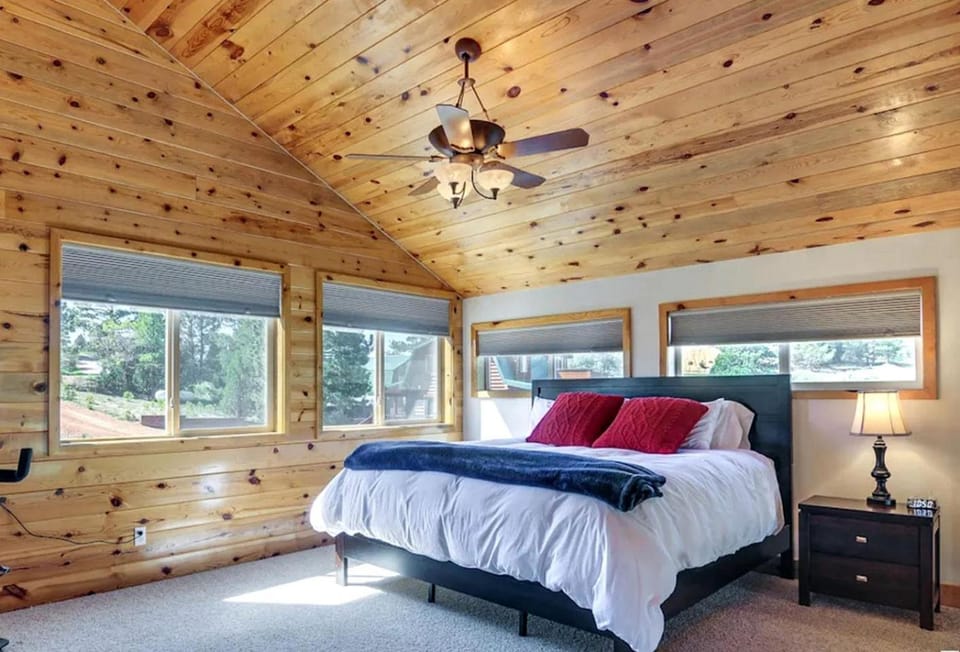 Spacious Pet-Friendly Cabin Retreat Near Bryce Canyon, Utah Cabin in Duck Creek Village