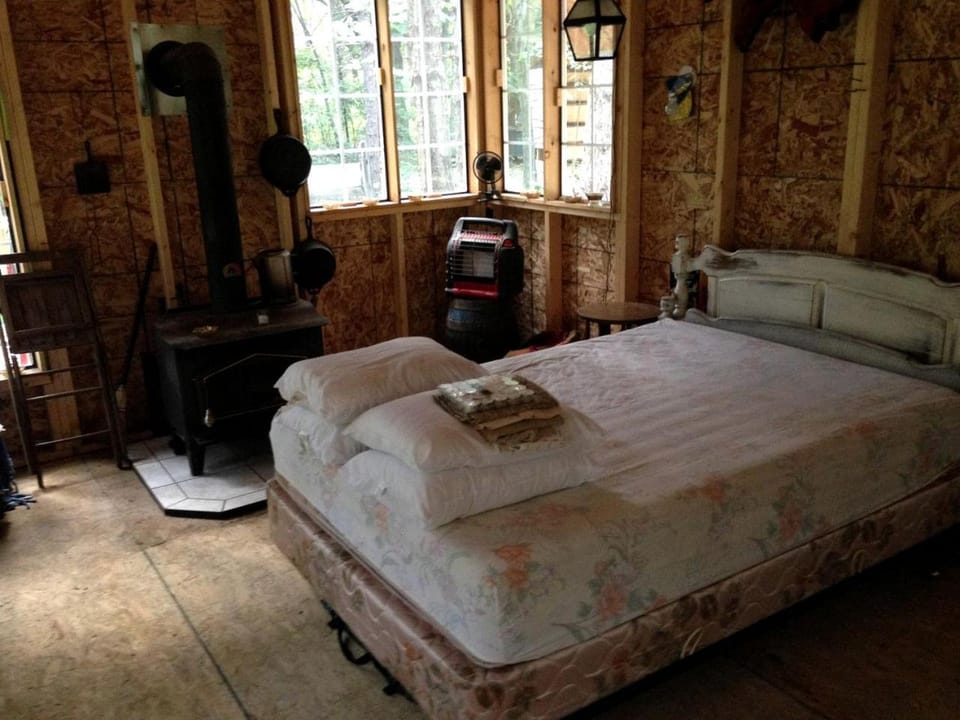 Rustic Camping Cabin in Finger Lakes Wine Country, Upstate New York Cabin in Keuka Lake
