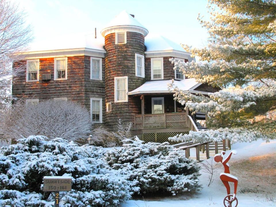 Delightful Suite Rentals for a Weekend Getaway near Mohawk State Forest, Connecticut House in Lakeville