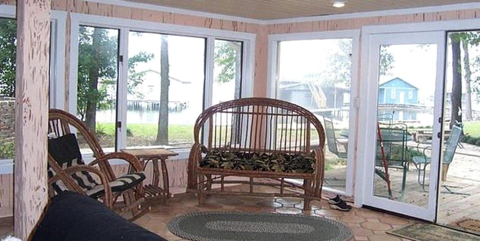 Waterfront Cottage with Private Beach on Tennessee River in Guntersville, Alabama House in Guntersville Lake