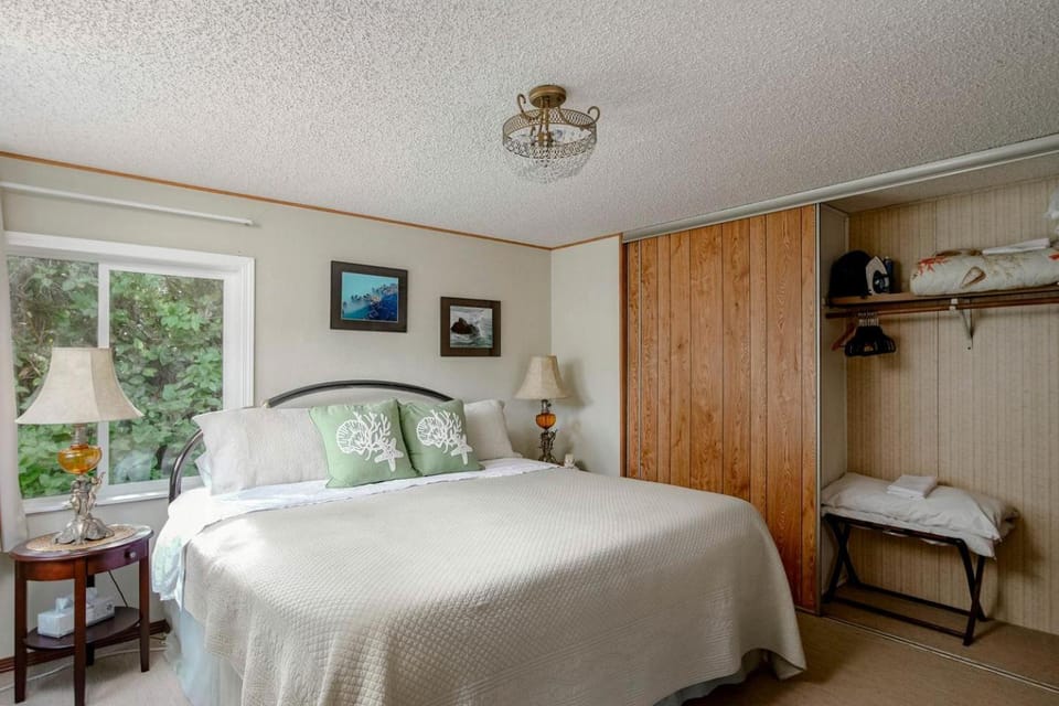 Secluded Beach Cottage with Private Hot Tub and Ocean Views in Seal Rock, Oregon House in Seal Rock
