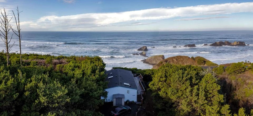 Secluded Beach Cottage with Private Hot Tub and Ocean Views in Seal Rock, Oregon House in Seal Rock