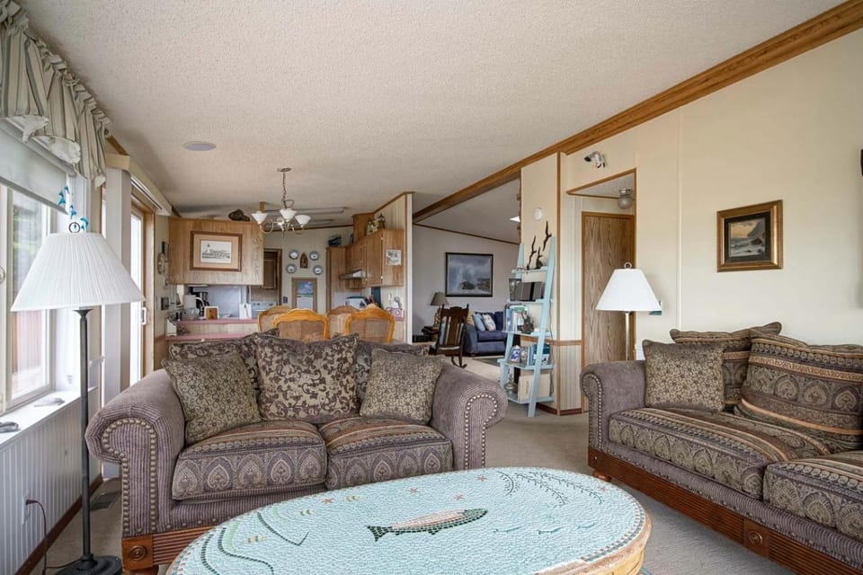 Secluded Beach Cottage with Private Hot Tub and Ocean Views in Seal Rock, Oregon House in Seal Rock