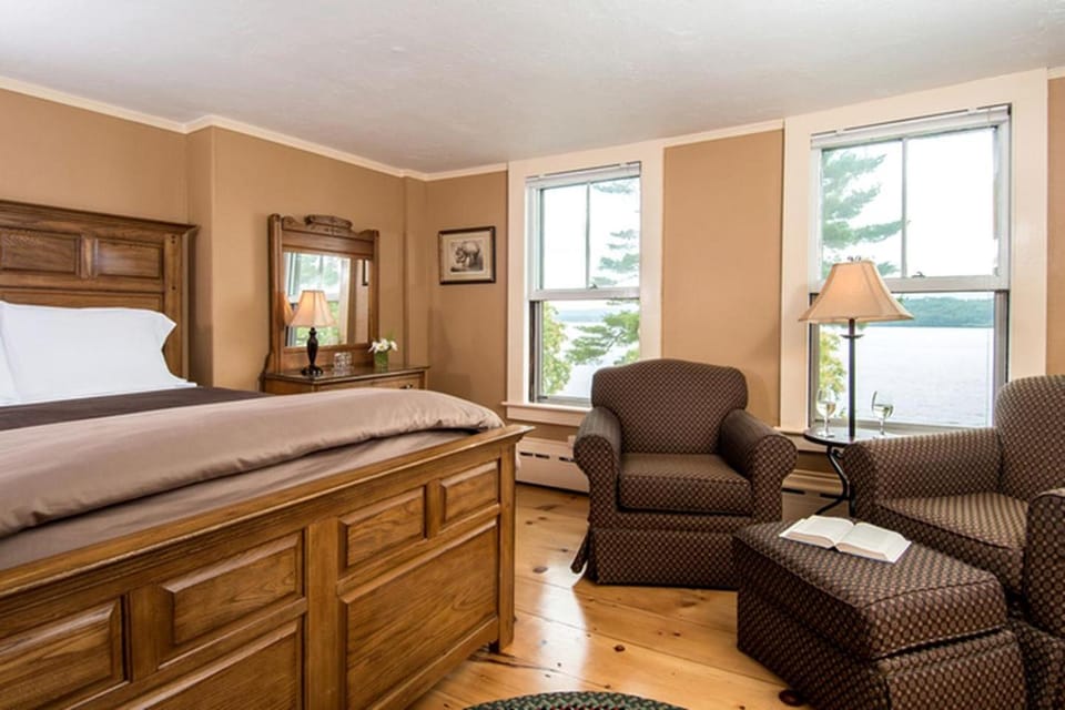 Stylish Vacation Rental with Lake Views near Laconia, New Hampshire House in Lake Winnisquam