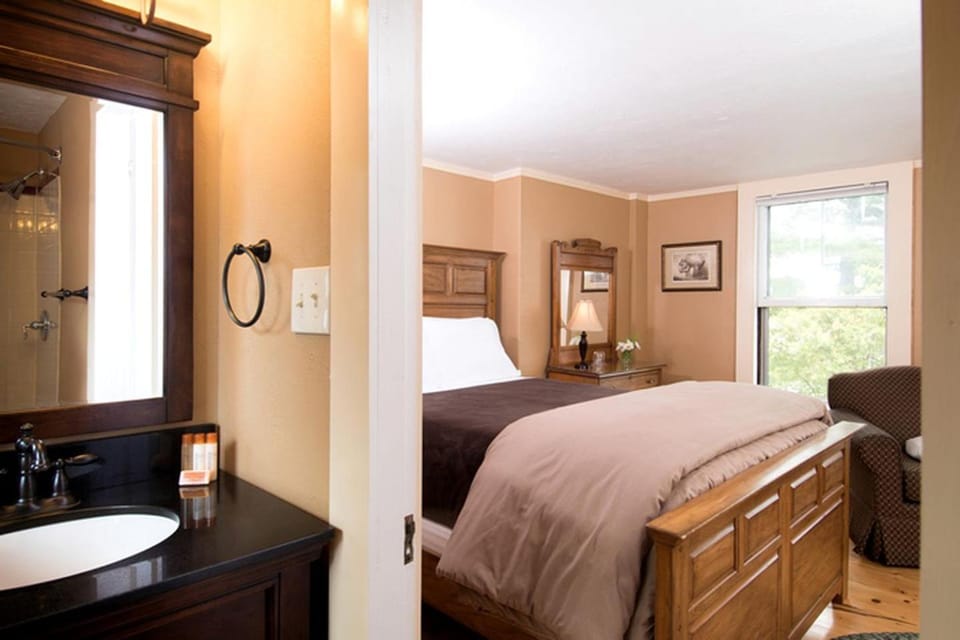 Stylish Vacation Rental with Lake Views near Laconia, New Hampshire House in Lake Winnisquam