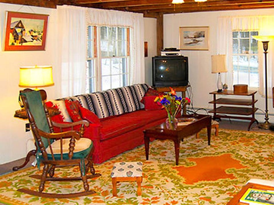 Charming Farmhouse Cottage Rental Situated in the Wilderness near Stockbridge, Massachusetts House in West Stockbridge