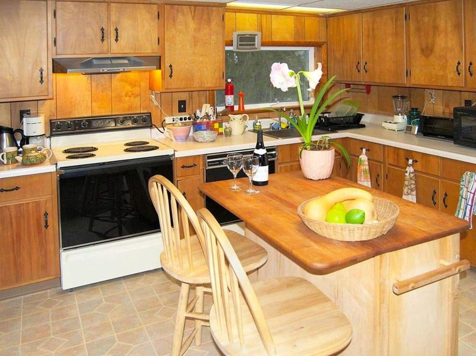 Charming Farmhouse Cottage Rental Situated in the Wilderness near Stockbridge, Massachusetts House in West Stockbridge