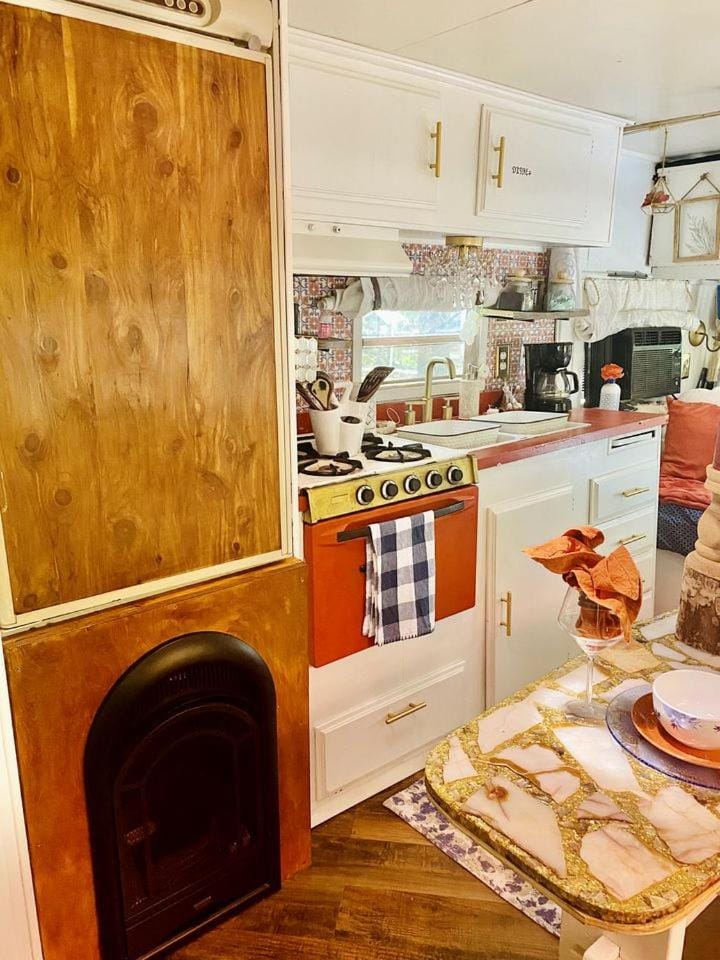 Vintage Camper Retreat with Fire Pit & Private Deck in Hopkins, South Carolina House in Hopkins